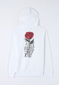 Felpa bianca con una grafica di una rosa rossa tenuta da una mano scheletrica, con testo che si avvolge intorno al design in nero e grigio.