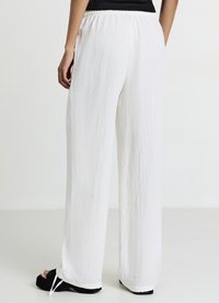 Calliope PMKD - Stoffhose - bianco lana