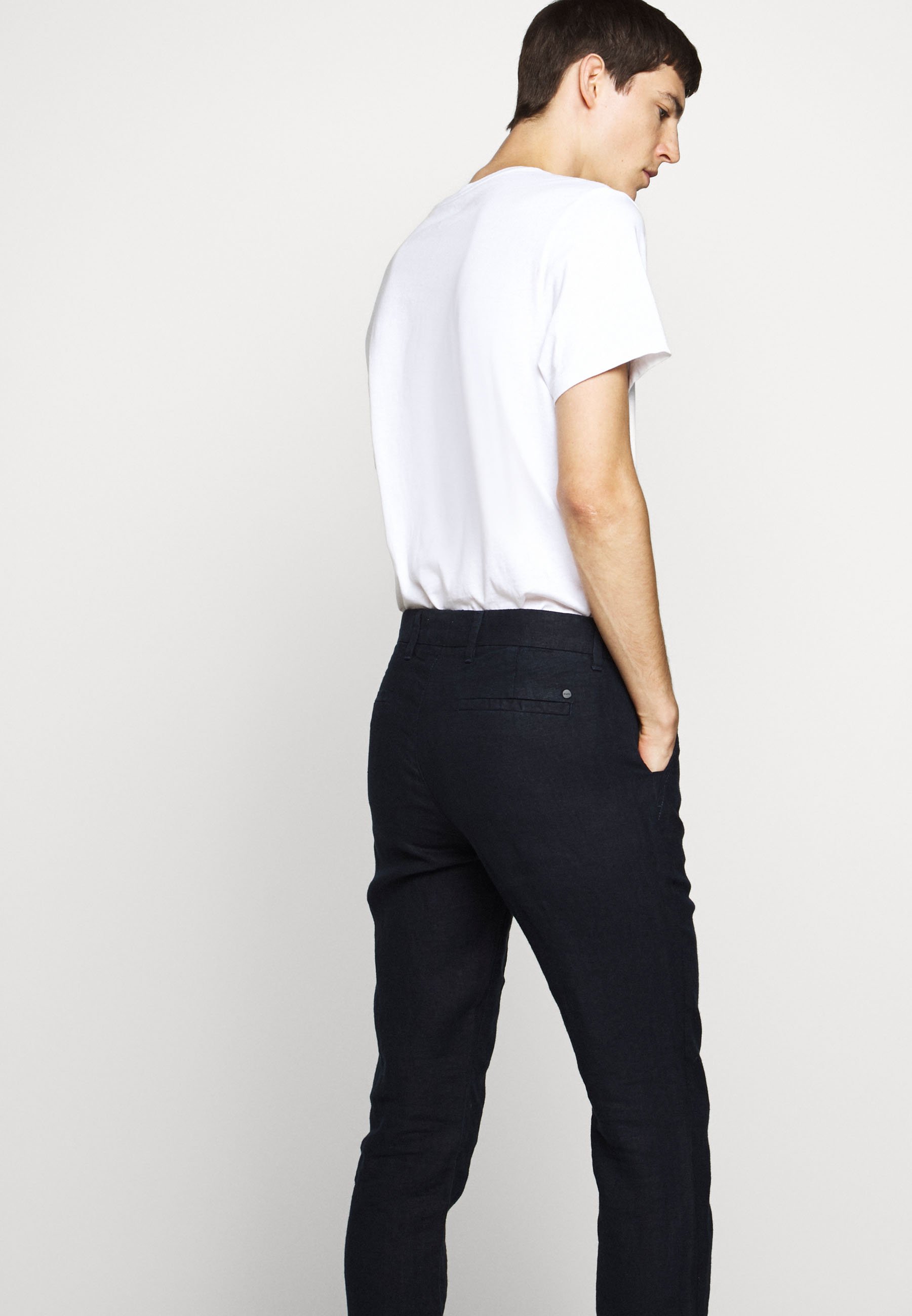 NN07 KARL Stoffhose navy blue Zalando.at NN07 ROBIN Sweatshirt thyme Zalando.at