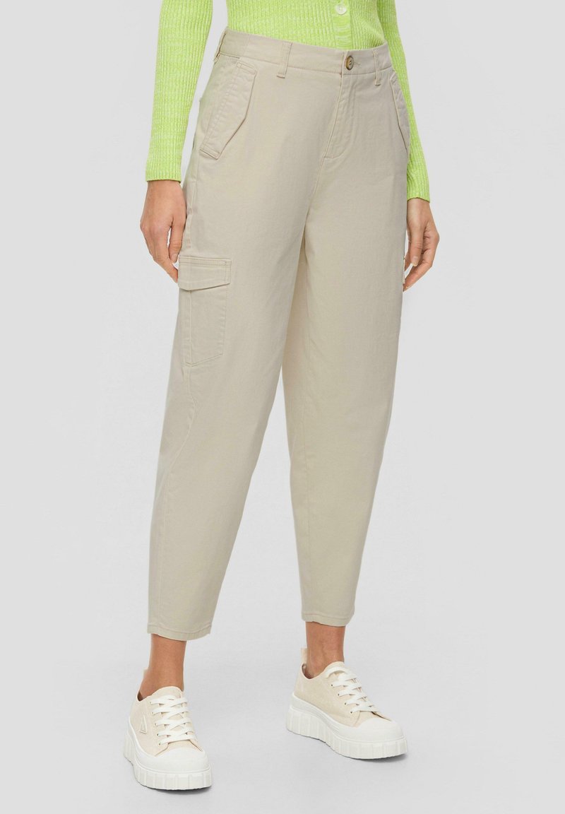 s.Oliver MIT SUPER HIGH WAIST - Cargohose - beige