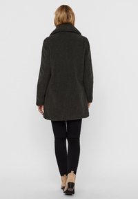 Vero Moda Abrigo de invierno - dark green