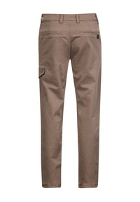Khaki cargobroek met een getailleerde pasvorm, voorzien van zijzakken, achterzakken en een gladde katoenstructuur.