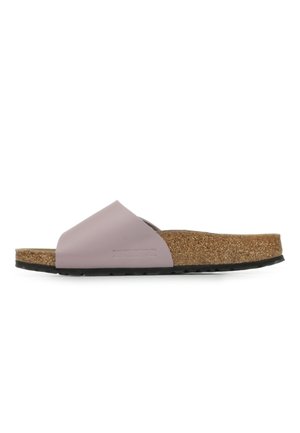 Infradito in pelle liscia color rosa chiaro, dal design curvature, con soletta in sughero. Suola in gomma nera. Aspetto minimalista e contemporaneo.