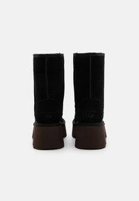 UGG CLASSIC SHORT NEW HEIGHTS - Botas de tornozelo com plataforma - black