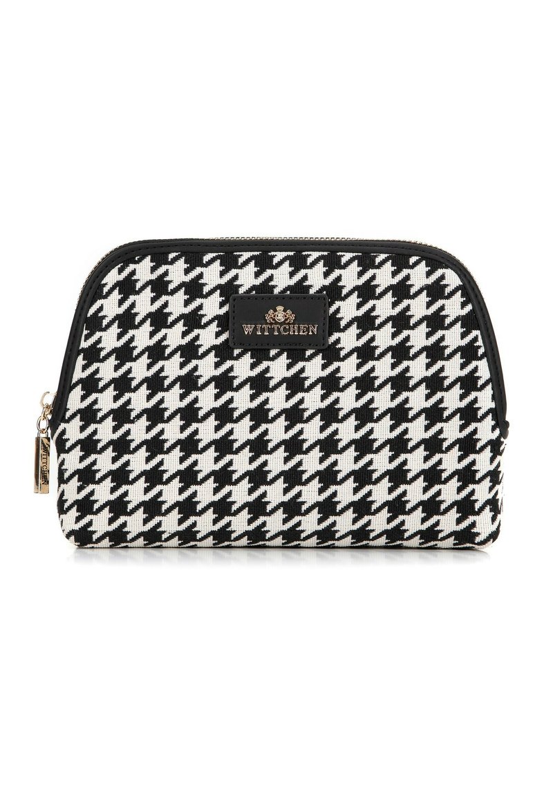 Borsa cosmetica a motivo houndstooth bianco e nero con chiusura a zip, bordi in pelle e una placca con logo dorato sul fronte.