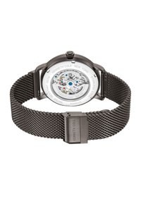 Montre Kenneth Cole avec un boîtier en acier inoxydable, un dos transparent, un bracelet en maille et des mécanismes internes complexes avec des accents de couleur.