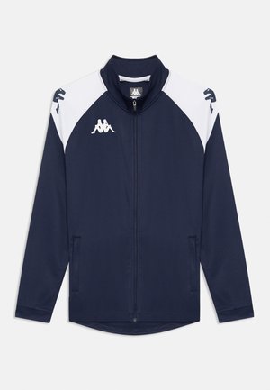 Sportjacke in Marineblau und Weiß mit Reißverschluss, langen Ärmeln, Stehkragen, Seitentaschen und weißen Kappa-Logos auf Brust und Schultern.
