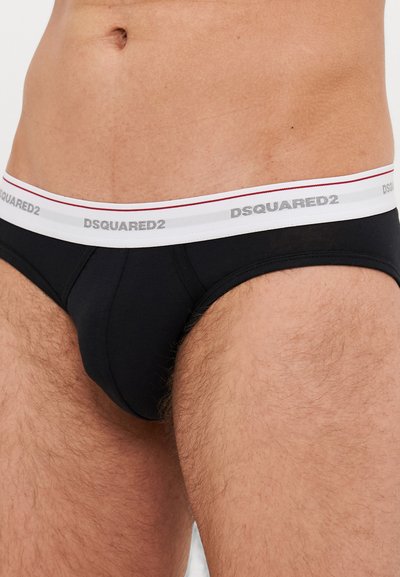 Culotte en coton noir avec une ceinture blanche dotée du texte "DSQUARED2" en gris et d'une ligne d'accent rouge au-dessus de la ceinture. Texture douce, coupe ajustée.