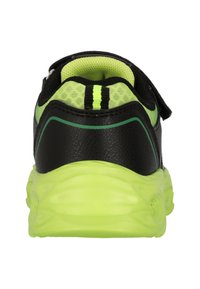 Sort atletiksko med en grøn, gennemsigtig sål, tekstureret overdel og lysgrøn mesh-foring. Har en hook-and-loop rem på hælen.