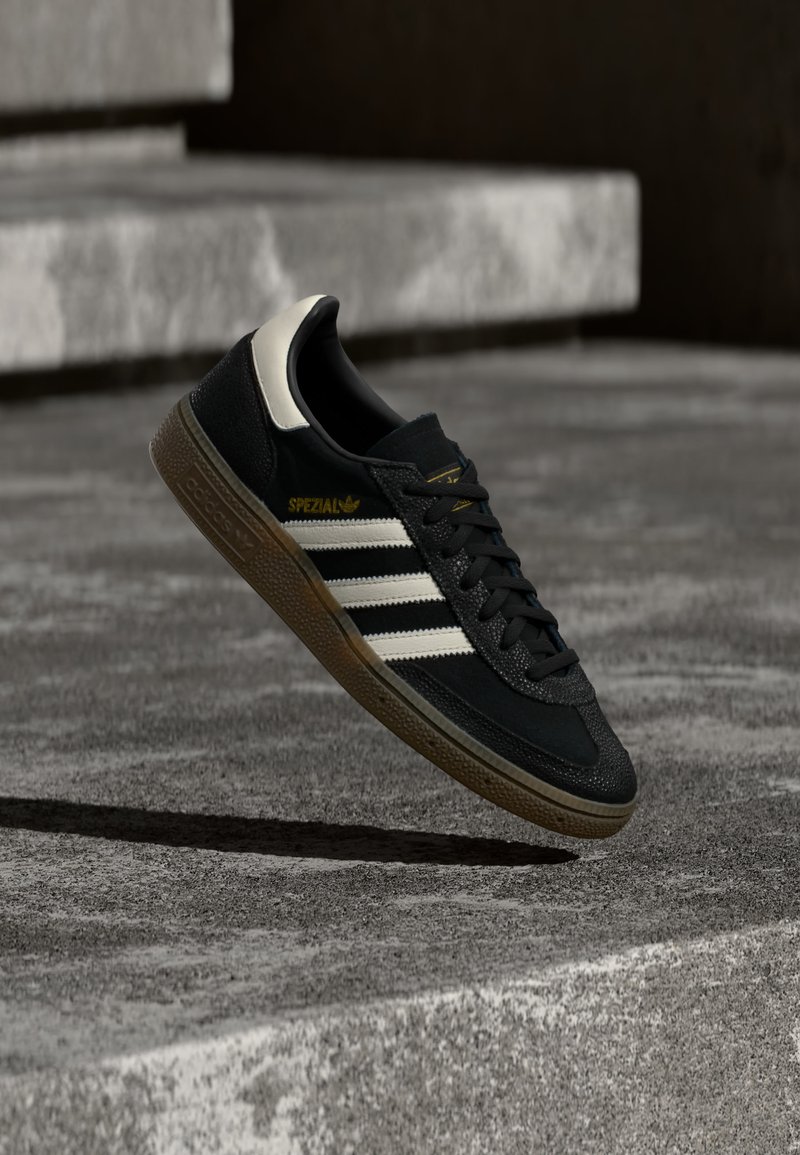 adidas Originals HANDBALL SPEZIAL core black/cloud white/gold-coloured metallic/black
