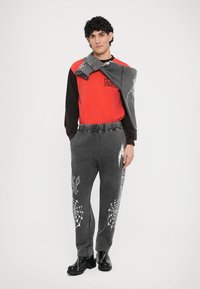 Aries AGED OVERLORD UNISEX - Verryttelyhousut - black