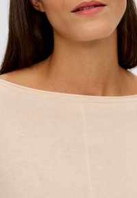s.Oliver MIT ZIERNAHT - Strickpullover - beige