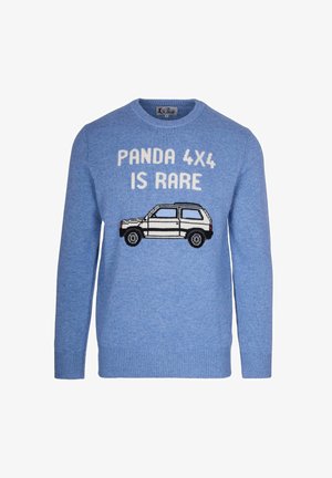 Pullover in maglia azzurro chiaro con una grafica di un'auto bianca e il testo "PANDA 4X4 È RARA" in bianco sopra l'immagine.