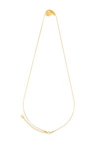 Halskette aus goldfarbener Kette mit einem glatten, ovalen Anhänger mit polierter Oberfläche und einem verstellbaren Verschluss mit einer kleinen Kettenverlängerung.
