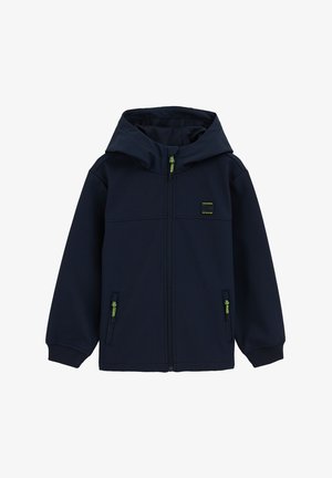 Marineblå softshelljakke med hætte, udstyret med fuld lynlås, to forlommer og grønne accenter på lynlåse og logopatch.