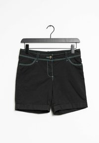 Pantaloni corti neri in cotone appesi a un gancio, con cuciture turquesa a contrasto, chiusura con bottone e tasche laterali. Cuffie ripiegate all'orlo.