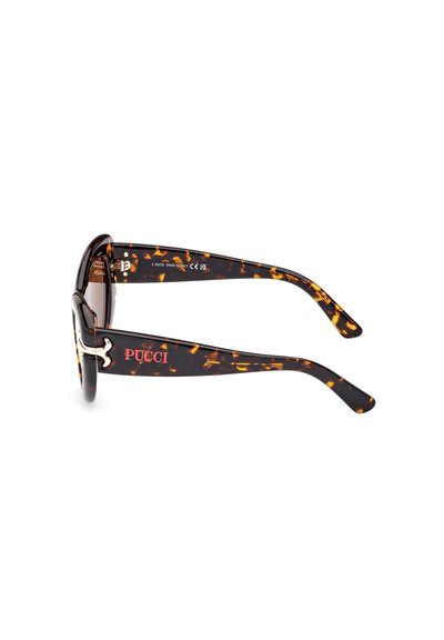 Gafas de sol marrón tortoiseshell con un acabado brillante, montura de gran tamaño y acentos en dorado. El logo de la marca "PUCCI" es visible en el lateral.