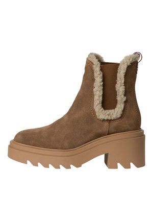 Bottes de cheville en suédine marron avec une semelle plateforme plus épaisse de couleur marron clair, une finition en fourrure de shearling autour de l'ouverture et des panneaux élastiques sur les côtés pour un meilleur ajustement.