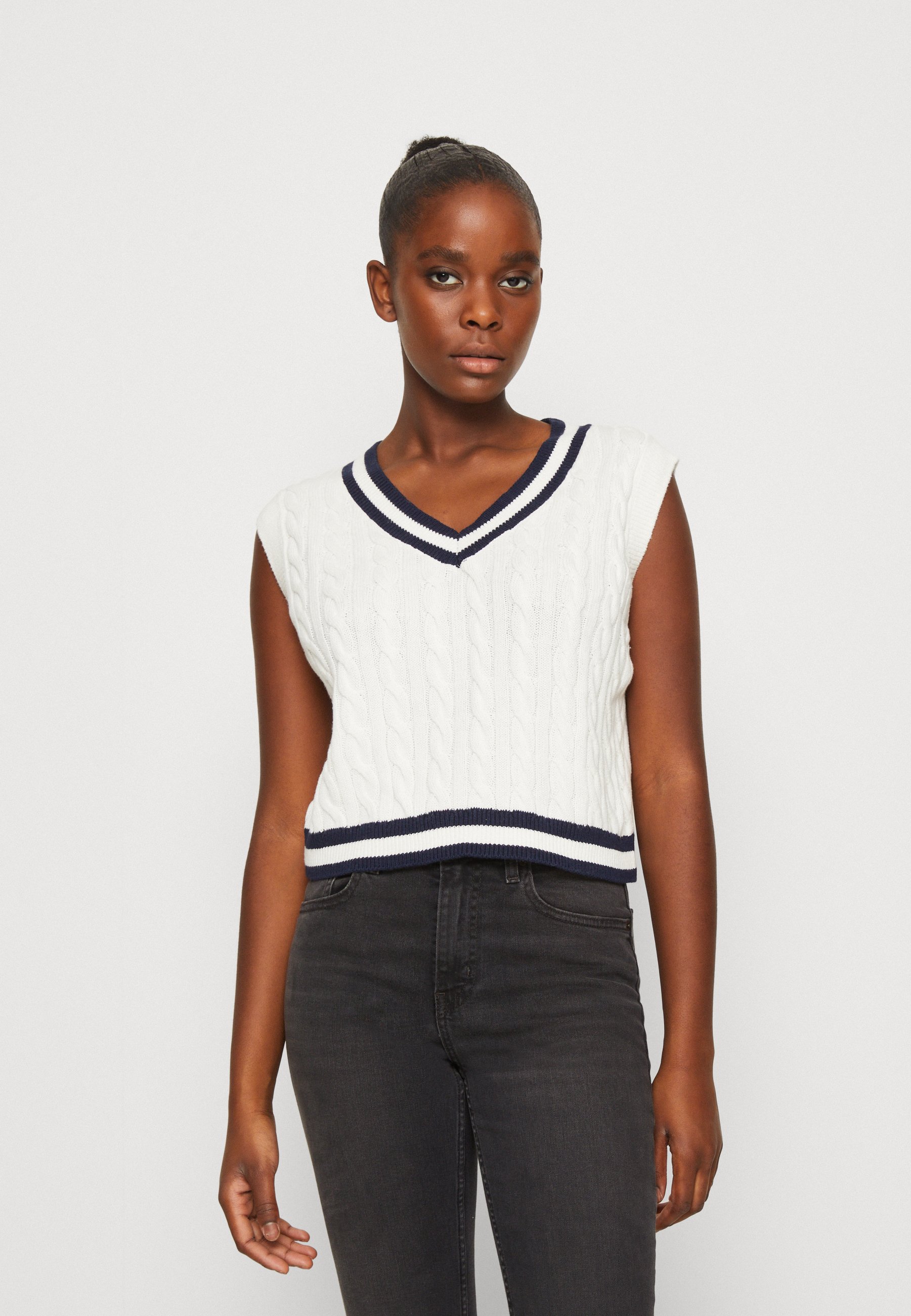 Hollister Co. SWEATER VEST - Print T-shirt - white - Zalando.co.uk