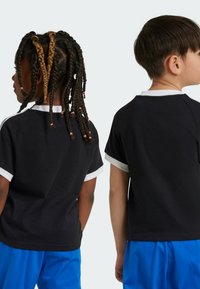 adidas Originals STRIPES TEE - Tričko s potlačou - black