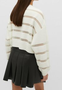 Stradivarius Sweter