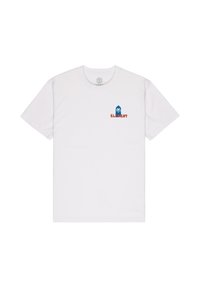 Witte katoenen t-shirt met een blauwe grafische afbeelding van een personage en rode "ELEMENT" tekst op de linkerborst. Korte mouwen, ronde hals.