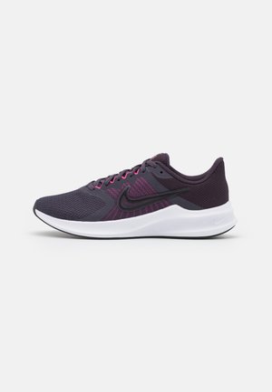 DOWNSHIFTER 11 - Stabilní běžecké boty - cave purple/black/hyper pink/lilac/amethyst smoke