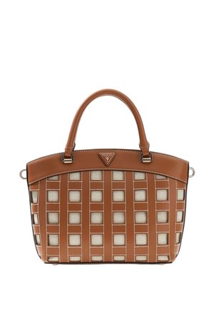 Sac cabas à carreaux marron et beige avec doubles poignées, plaque triangulaire avec logo Guess et anneaux métalliques sur les côtés pour l’attache de la bandoulière.