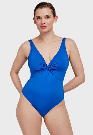 Maillot de bain une pièce bleu avec un décolleté en V profond, un détail froncé à l'avant, des bretelles larges et un tissu lisse. Pas de motifs ni de matériel visible.