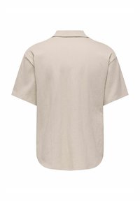Chemise beige à manches courtes avec une légère texture, un col classique et un ourlet arrondi, vue de dos sur un fond blanc.