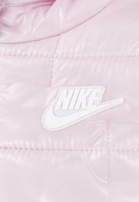 Nike Sportswear POSITIVE QUILTING UNISEX - Chaqueta de invierno - pink foam