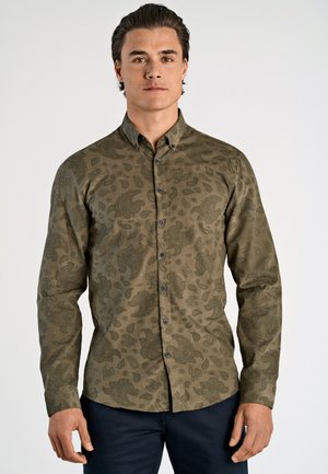 Olijfgroene langekoushemd met een paisleypatroon, overhemdkraag en donkere knopen. Vlotte textuur en aangesloten design.