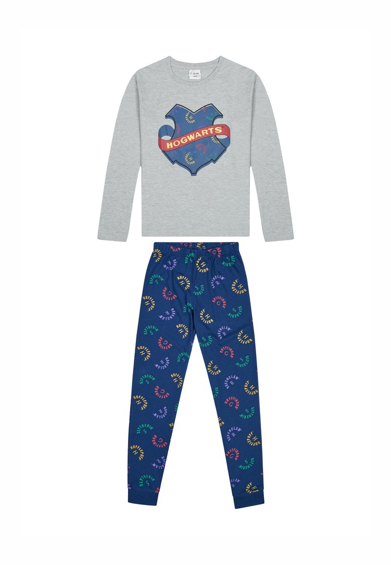 Maglietta grigia a maniche lunghe con grafica "HOGWARTS", abbinata a pantaloni navy con motivi colorati dei nomi delle case. Materiale in cotone misto.