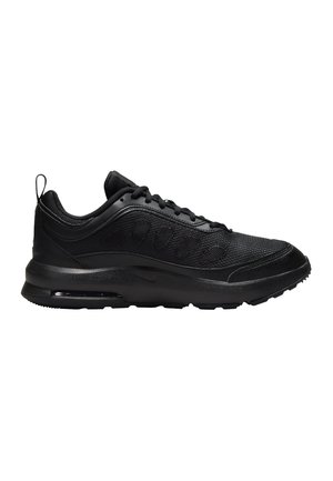 La scarpa sportiva nera presenta una toma in mesh, suola in gomma e un colletto imbottito. Accenti testurizzati distintivi e una linguetta sul tallone.