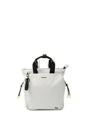 Sac fourre-tout Hedgren gris clair avec poignées noires, poche zippée à l'avant, cordons latéraux et petit logo noir près du coin inférieur droit.