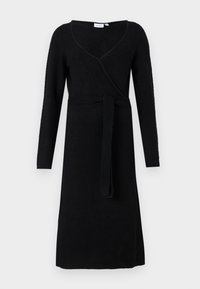 Svart langermet omslagskjole med V-hals og stoffbelte knyttet i midjen, vist på hvit bakgrunn.