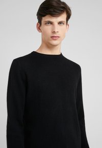 pure cashmere MEN CREW NECK SWEATER - Πουλόβερ - black