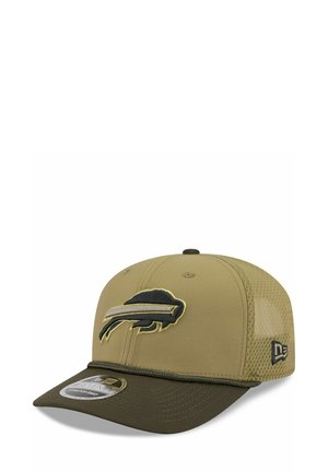 Khakifarbenes Baseballcap mit einem dunkelgrünen Schild, Netzrücken und gesticktem schwarzen Büffel-Logo. Verfügt über ein strukturiertes Design und eine verstellbare Passform.