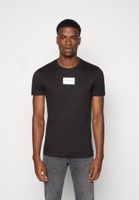 Calvin Klein Jeans SMALL CENTER BOX TEE UNISEX - Triko s potiskem - black