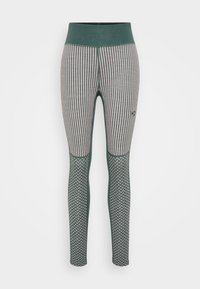 Leggings a rayas verdes y rosas con una cinturilla ancha, que cuentan con paneles de malla y un diseño texturizado en la parte inferior de las piernas.