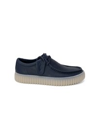 Scarpe in pelle blu navy con punta tonda, cuciture decorative e un'etichetta testurizzata. Presentano una suola in gomma traslucida con scanalature verticali.