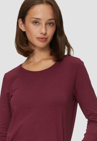 s.Oliver Langarmshirt - rubinrot