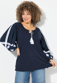 Ulla Popken TEXTURED EMBROIDERED LONG SLEEVE - Camicetta - marine