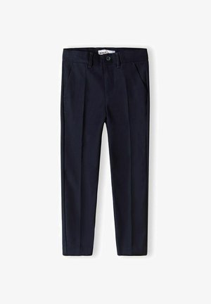 Pantaloni su misura blu navy con passanti per cintura, bottone frontale e cerniera, e tasche laterali, mostrati in posizione distesa su sfondo bianco.
