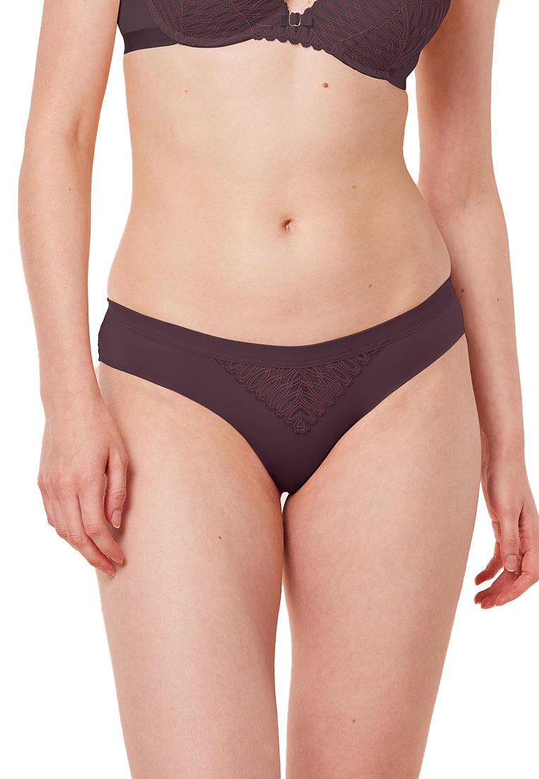 Triumph Slip bordeauxrood