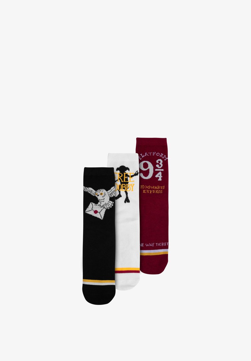 Tre paia di calzini a fantasia: neri con un gufo e la scritta "Libera Dobby", bianchi con la scritta "Binario 9¾", granata con accenti rossi e dorati.