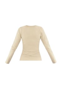 Langarmshirt aus beigem Baumwollstoff, mit rundem Ausschnitt und figurbetontem Design, sanfter Textur und minimaler Gestaltung.