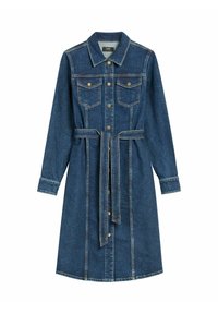 Sukienka dżinsowa z długimi rękawami, kołnierzykiem, dwiema kieszeniami na piersiach, zapięciem na guziki z przodu oraz dopasowanym paskiem. Ma złote przeszycia i długość do połowy uda.