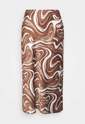 Jupe midi marron et blanche avec un motif abstrait ondulé rappelant le marbre sur un tissu lisse, présentée sur un fond blanc uni.