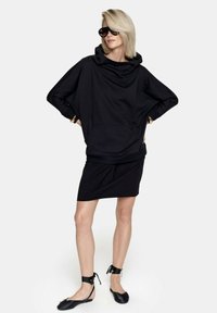 by insomnia CORA czarny